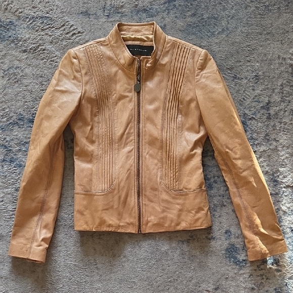 Elie Tahari Jackets & Blazers - Gorgeous Elie Tahari Tan Leather Zip-Front Jacket